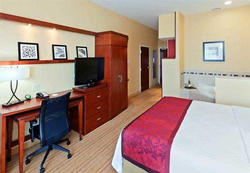 Hotel Courtyard By Marriott Woodland Hills 3*