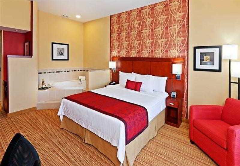 Courtyard By Marriott Woodland Hills Hotel